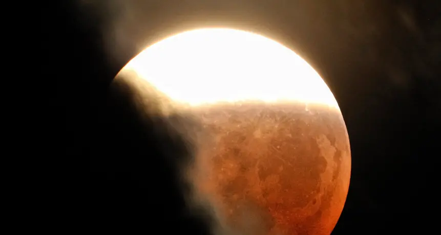 Torna la Luna Rossa