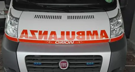 Bimbo scende da auto, morto investito