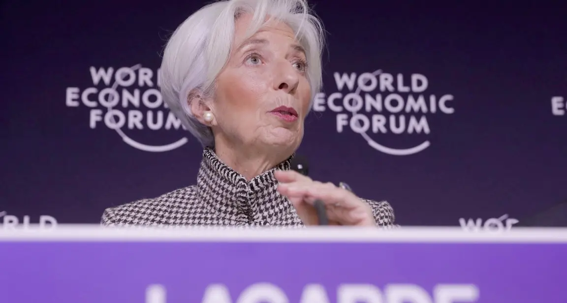 Il Fmi: «Italia, rischio globale» E il governo: inaccettabile