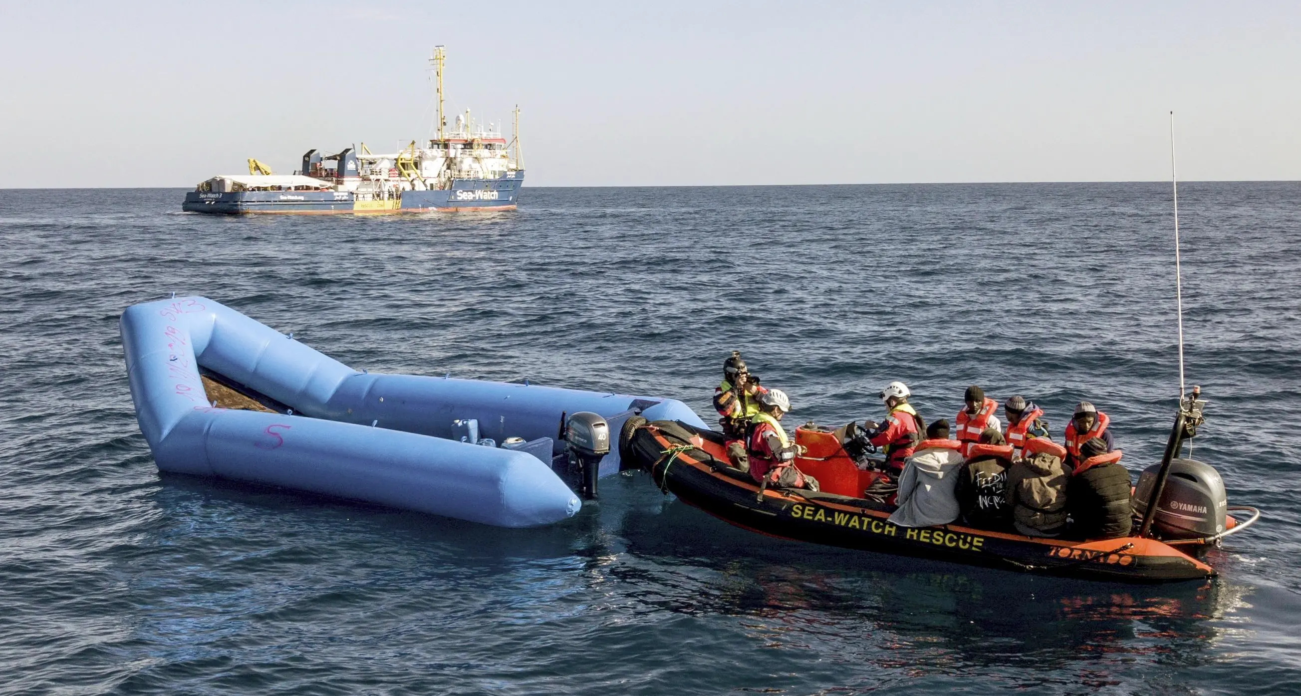 Sea watch, Napoli apre porto Salvini: «Nessuno spazio»