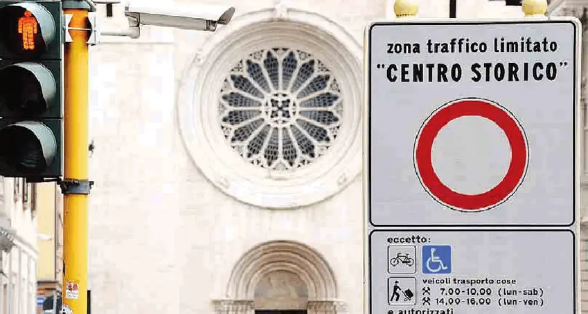 Con la manovra allarme auto in centro «Ztl aperte ai mezzi elettrici e ibridi»