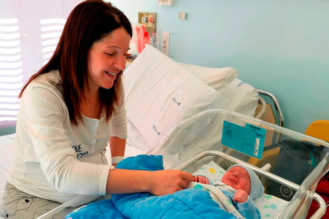 OSPEDALE SANTA CHIARA GINECOLOGIA ULTIMO NATO 2018 PRIMO NATO 2019 / in foto il primo nato del 2019 ANTONIO con la mamma SANDRA FOTO DI ALESSIO COSER