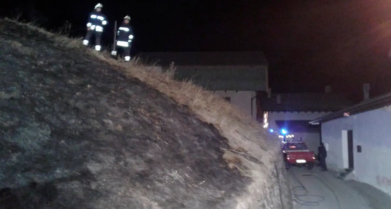 Palù: gli allievi pompieri domano un incendio