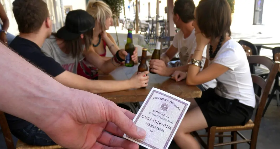 È reato fingere di perdere la carta di identità