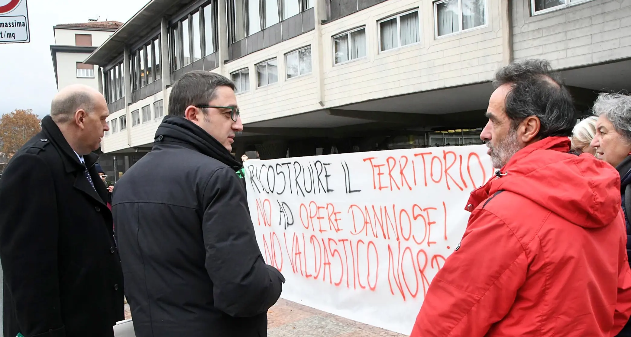 La Valdastico a Rovereto Sud? La Vallagarina si ribella «Fugatti venga a parlarne qui»