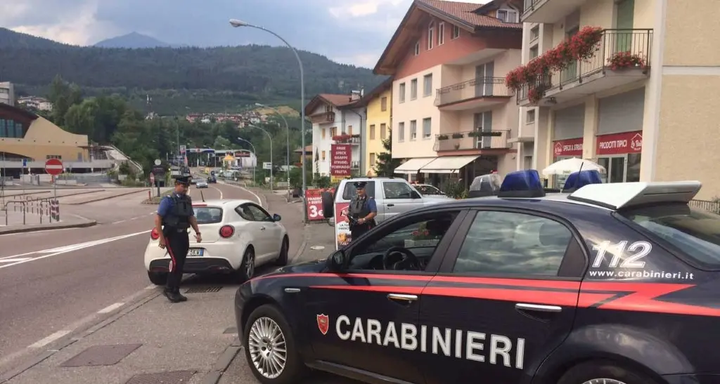 Fuga dopo l'incidente Si cercano testimoni