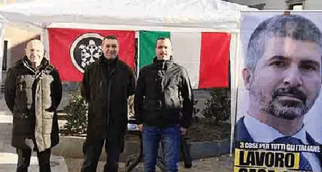 Rasi al gazebo di CasaPound «Solo per la convalida firme»