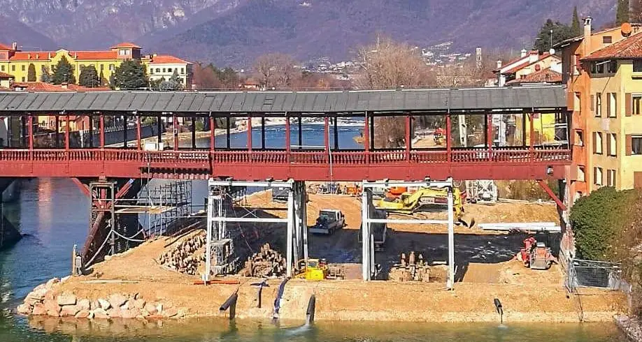 Grido d'allarme da Bassano «Il restauro del ponte è distruzione di un gioiello»