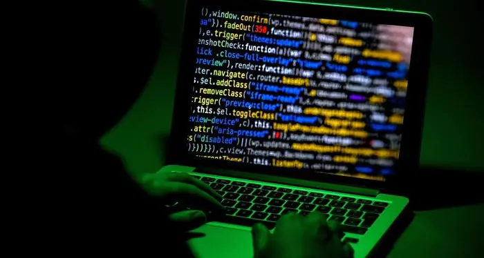 Un software ha spiato centinaia di italiani per anni