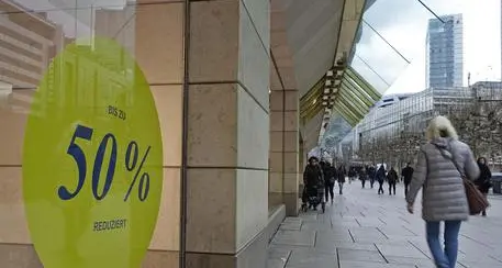 Commercio: Istat, vendite, +0,2% in 2018