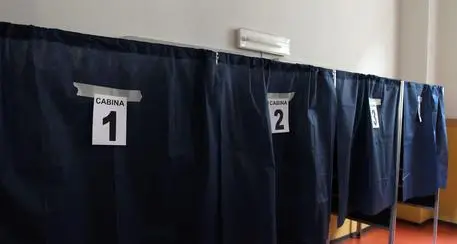 Abruzzo al voto, seggi aperti dalle 7, si chiude alle 23