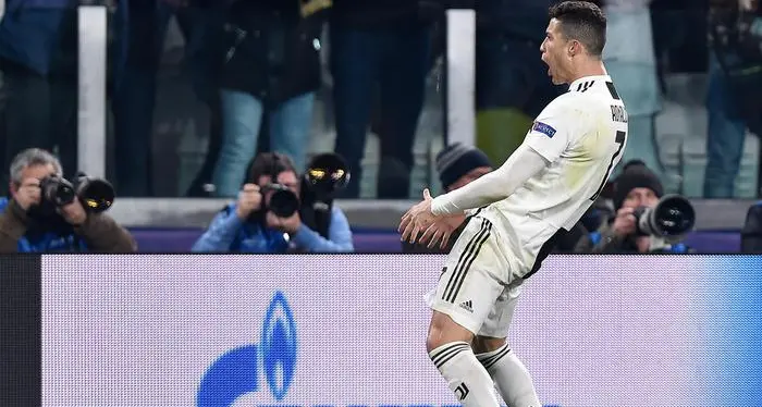 Ronaldo e il gestaccio «huevos» niente squalifica, ma una multa esattamente come Cholo Simeone