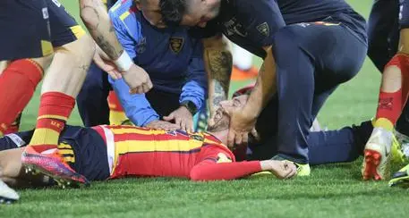 Paura durante Lecce-Ascoli, Scavone fuori pericolo