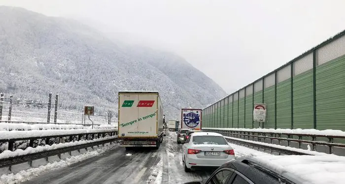 A22, ipotesi di «dosaggio» del traffico per le emergenze