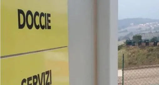 Dallapiccola e la scritta «doccie» a Coredo: sfottò per Bisesti