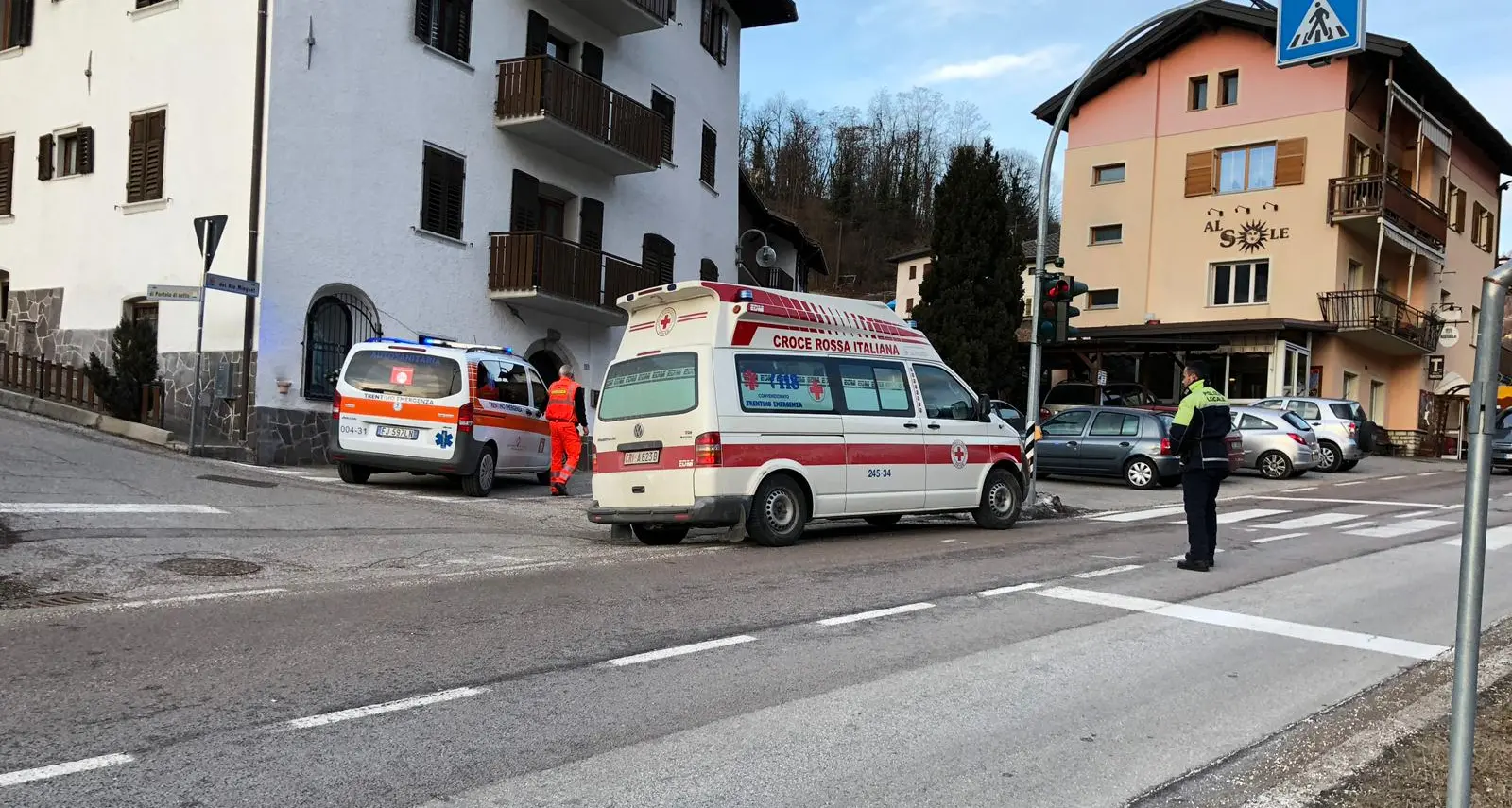 Canezza, due bambine investite da un'auto