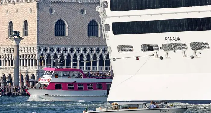 Per visitare Venezia arrivano prenotazione e ticket da 6 fino a 10 euro