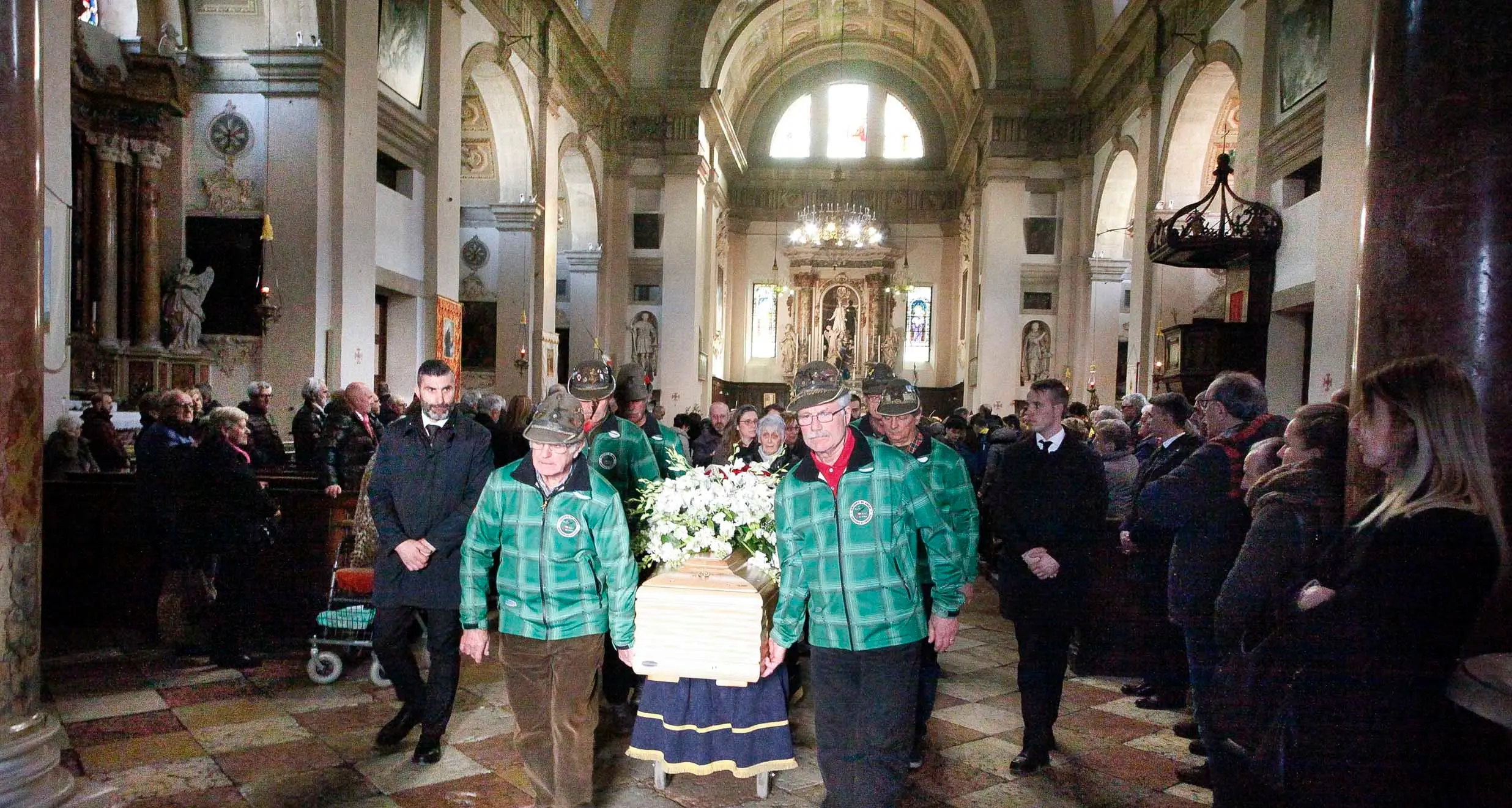 Arco, tutto il paese per l'addio ad Albino