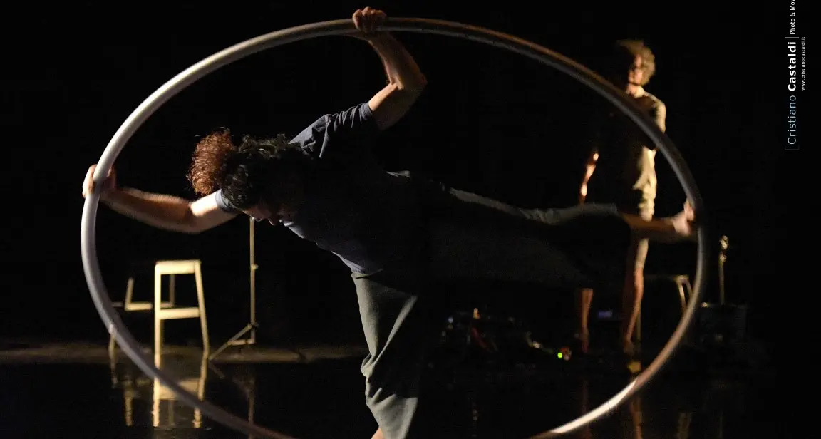 «Collapse»: danza, circo e musica