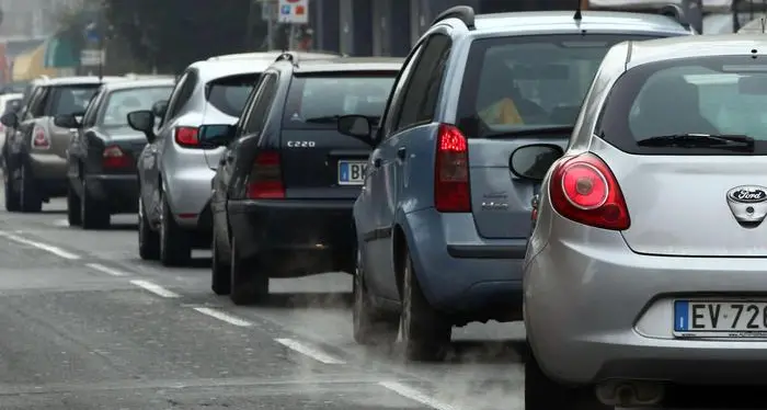 Otto città su dieci in Italia sommerse dallo smog, e Trento è una delle peggiori: lo studio