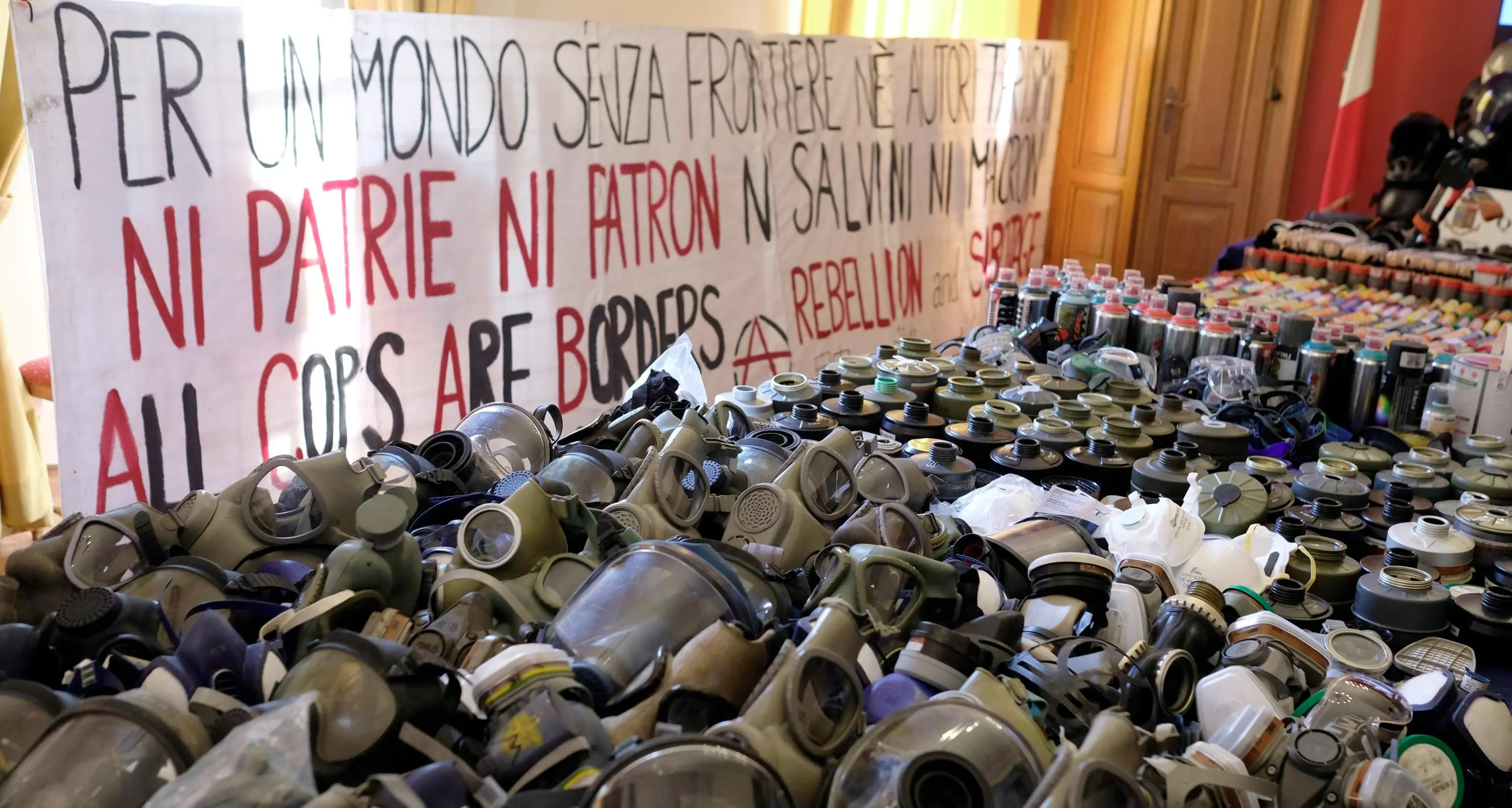 Anarchici bloccati a Torino: sequestrato un arsenale «C'era anche Passamani»