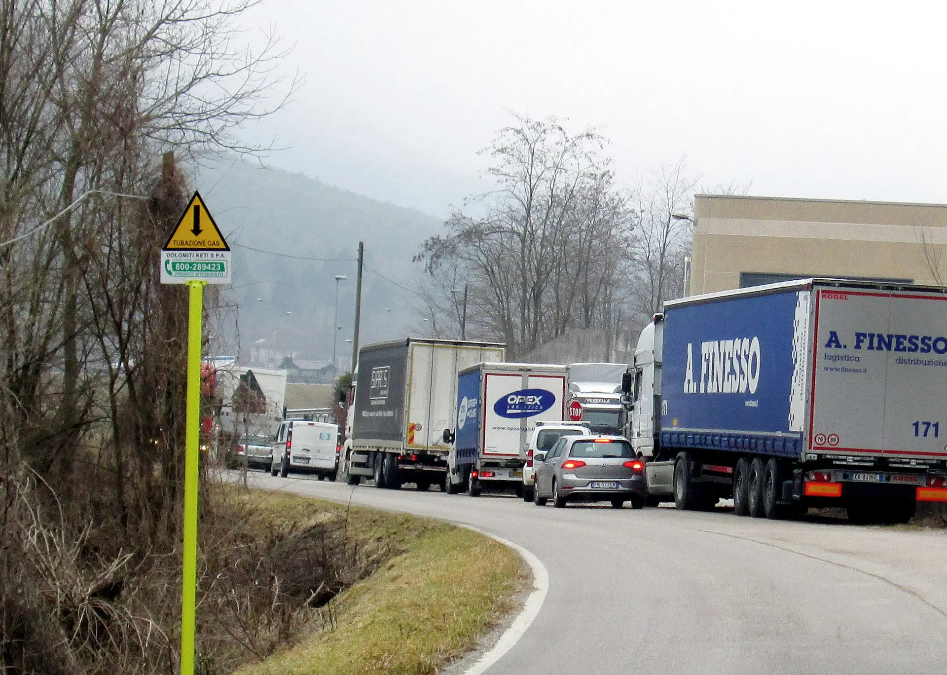 ospedaletto - traffico bloccato dopo incidente mortale - foto pacher - febbraio 2018