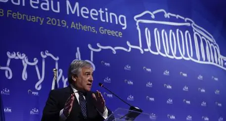 Tajani: Ue reagirebbe a dazi Usa su auto