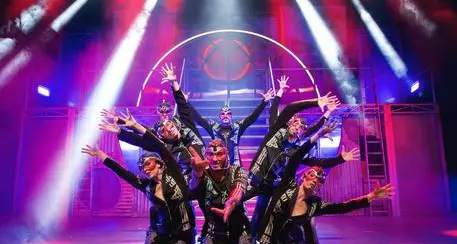E' Queen Mania con We Will Rock you