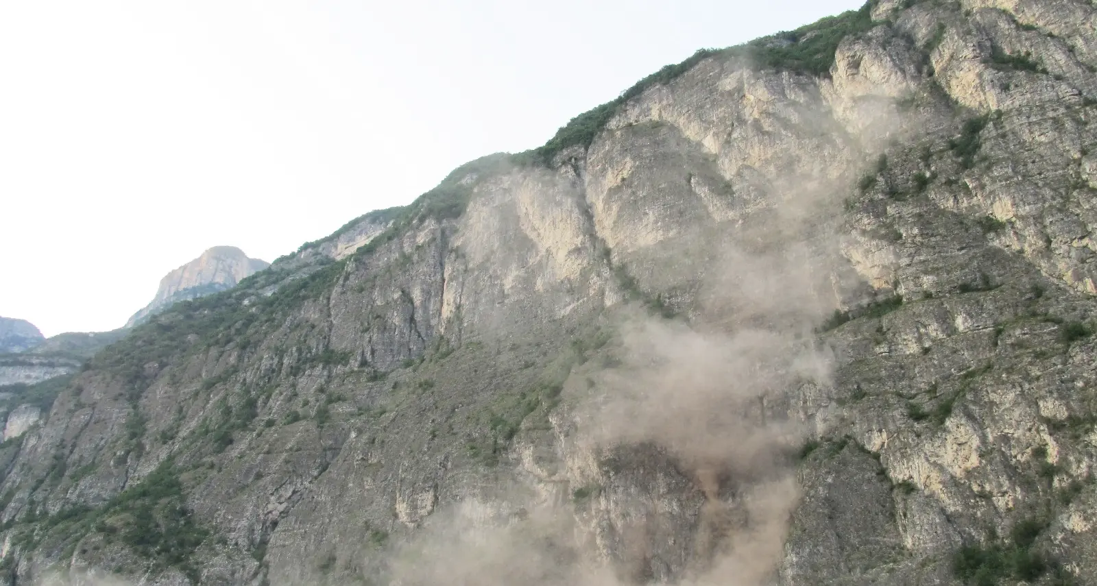 Frana sulla strada del Masetto, paura a Mezzocorona