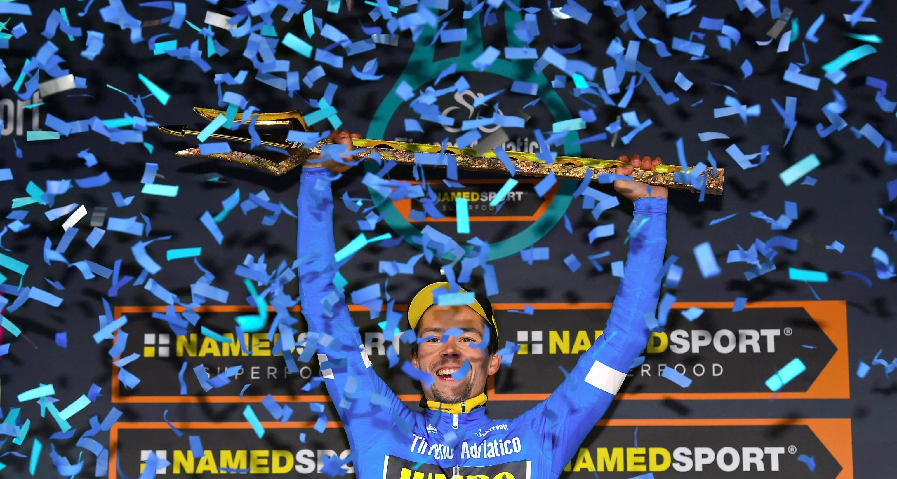 La «Tirreno» per un pelo Roglic batte Yates per un solo secondo