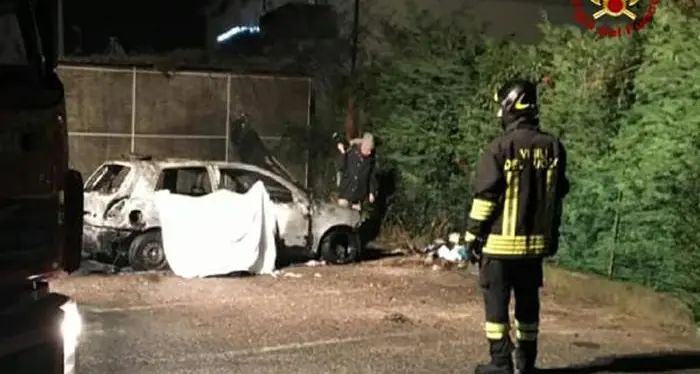Bruciarono un senza tetto quando erano ragazzini Il giudice non li condanna
