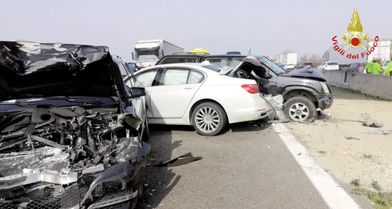 Incubo nebbia in A22: un morto e 40 feriti, 80 mezzi coinvolti