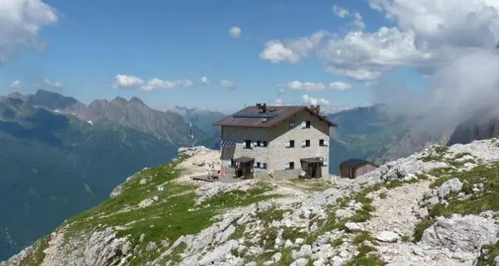 La Sat cerca un gestore per il rifugio Velo della Madonna