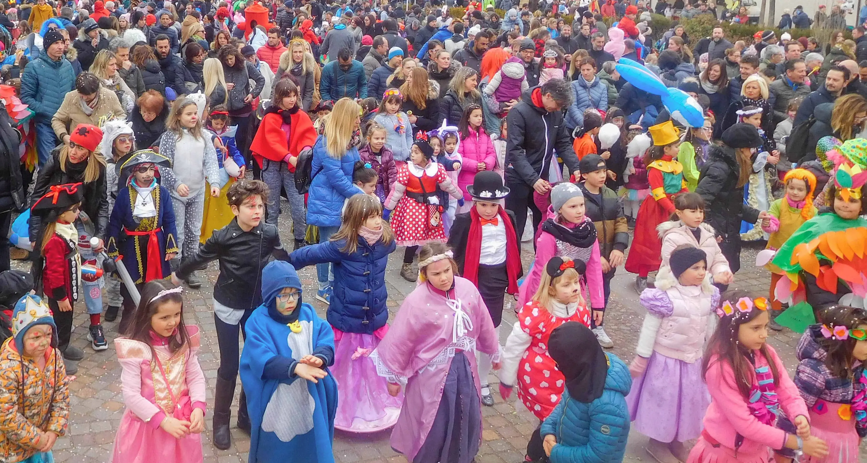Domenica è stato un bel Carnevale, ricco e colorato di mascherine