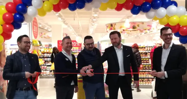 Inaugurato al Bren Center il nuovo negozio «dm»