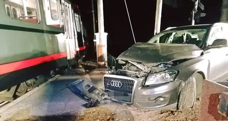 Auto contro trenino Renon