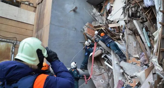 Russia, 37 i morti nel palazzo crollato