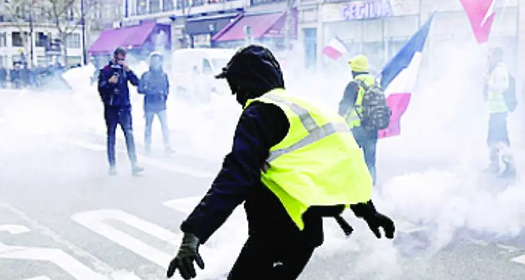 In Francia \"gilet gialli\" più tranquilli sotto l'occhio vigile dell'antiterrorismo