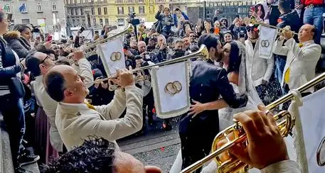 Nozze trash a Napoli, indaga la Procura