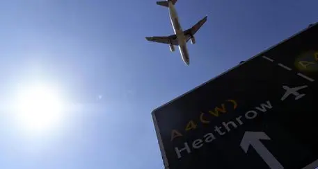 Avvistato un drone, bloccate le partenze da Heathrow