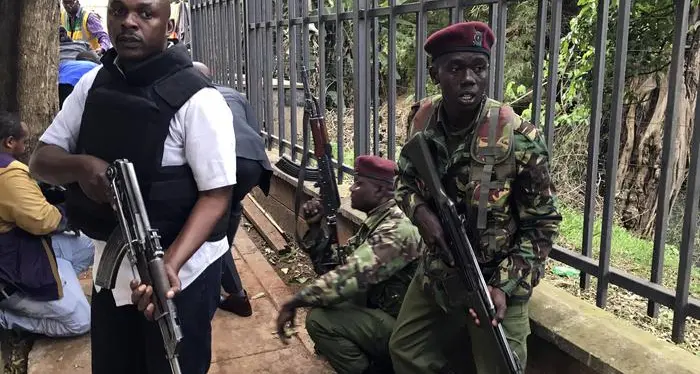 Nairobi, attacco di Shabaab a hotel, molti morti e feriti