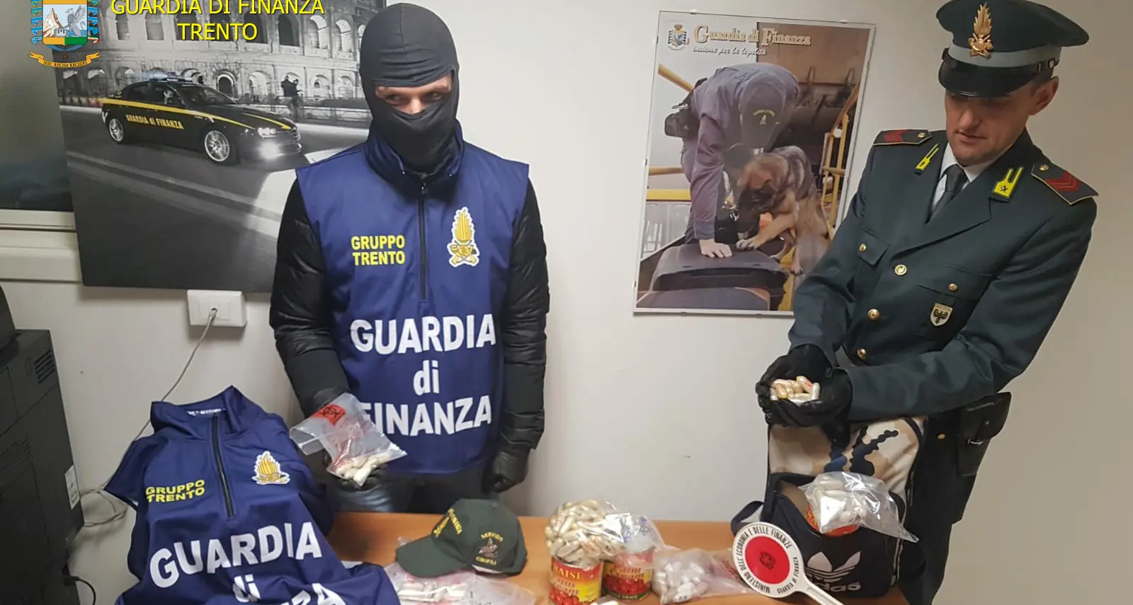 Ovuli in pancia e nei barattoli di pelati Arrestati 3 corrieri della droga