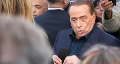 Berlusconi: «47 immigrati sono nulla, io li farei sbarcare»