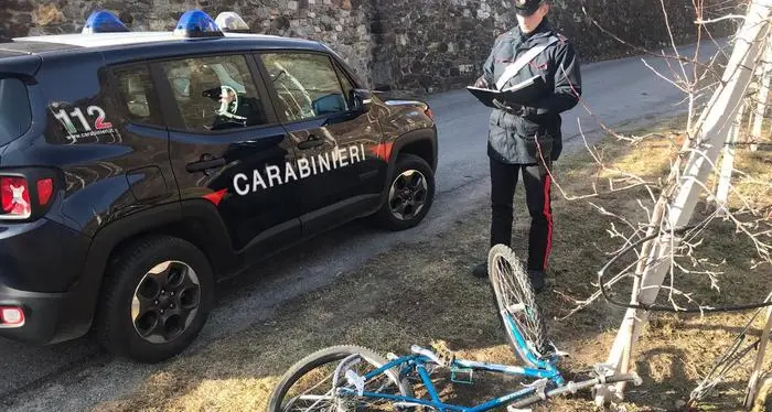 Investe tre volte un ciclista Arrestato: tentato omicidio