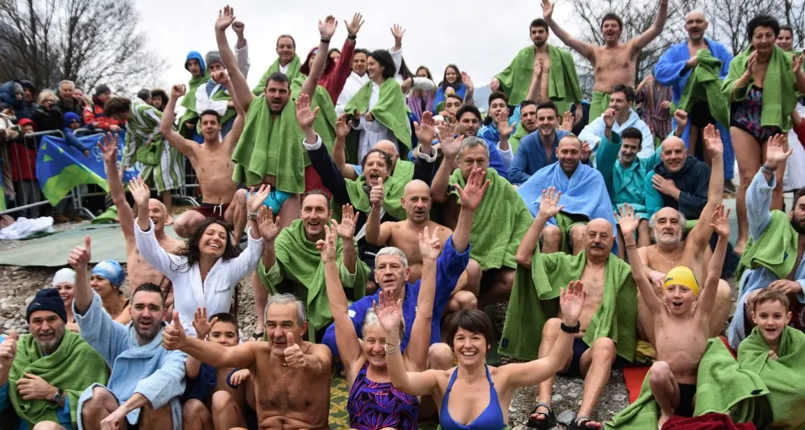 «Tuffo della merla» record Ledro, in acqua sottozero
