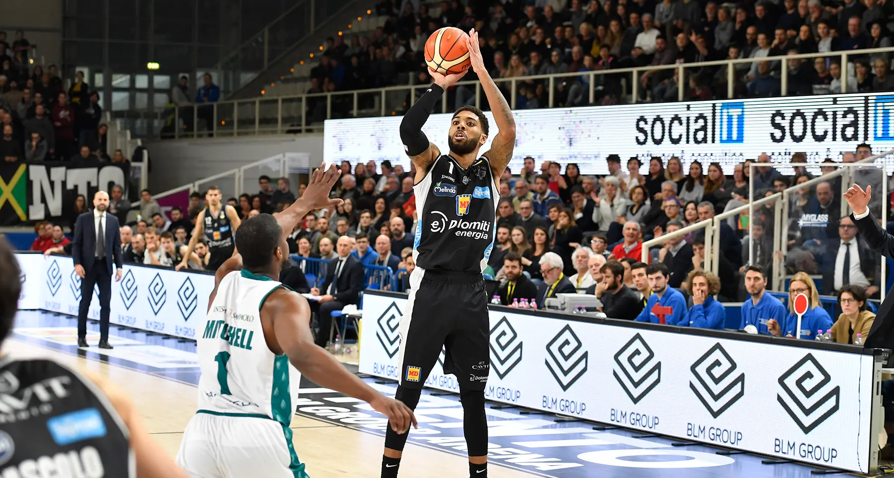 L'Aquila difende poco e male: Cantù passa 97-92
