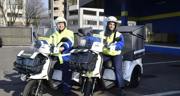 Poste: a Milano primi 50 tricicli elettrici per le consegne