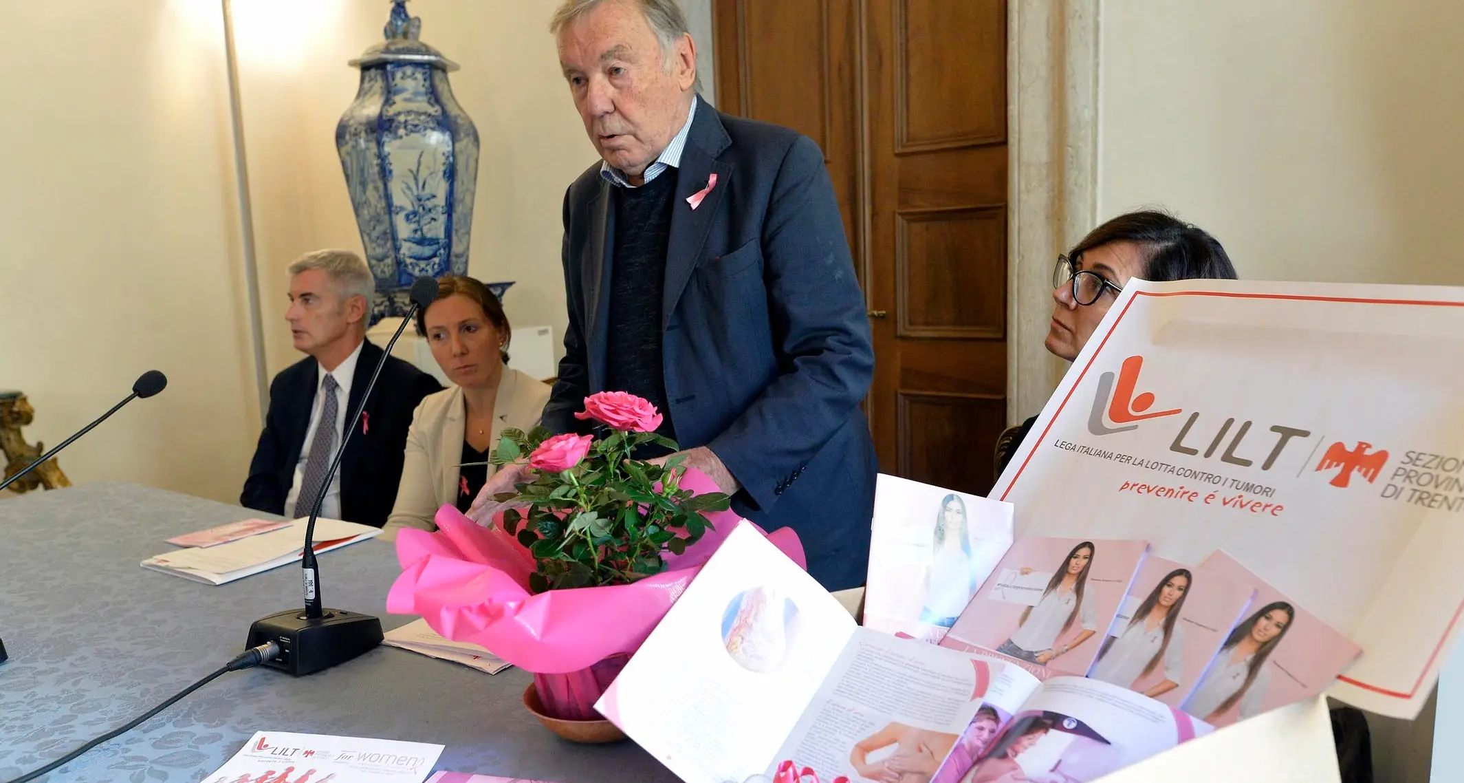 La Lilt ai mercatini, grazie all'ospitalità della Cazzaniga