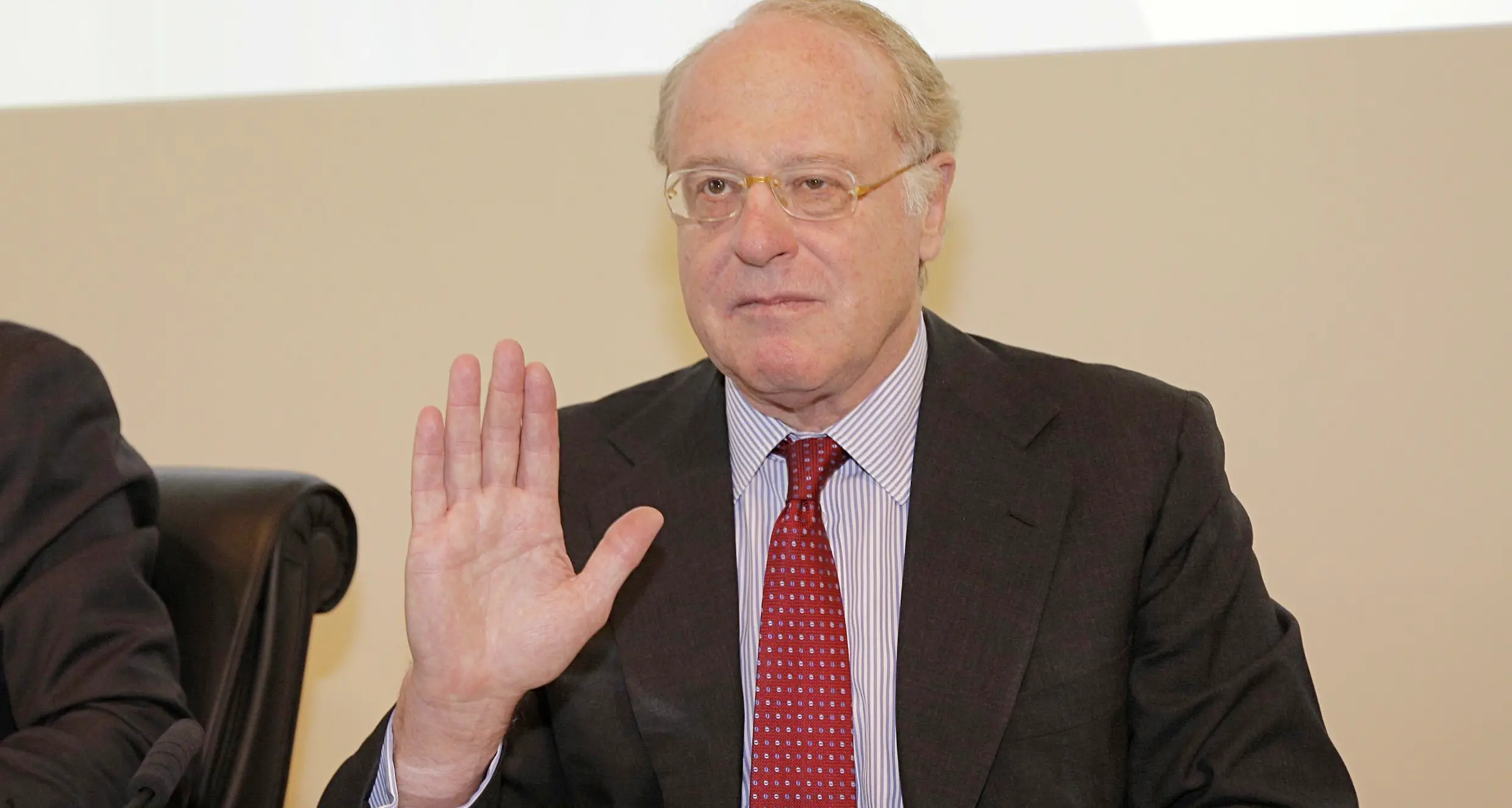 Scaroni, presidente del Milan derubato in pieno centro