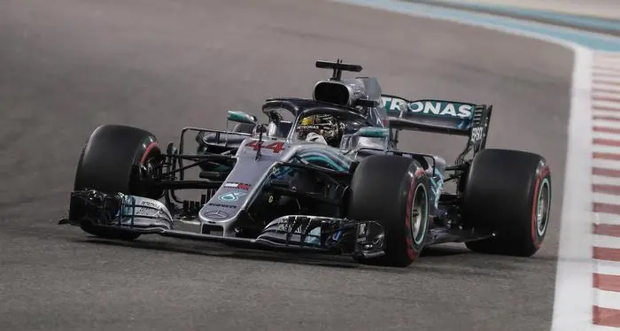 F1: ad Abu Dhabi ancora Hamilton, Vettel secondo, Raikkonen ritirato